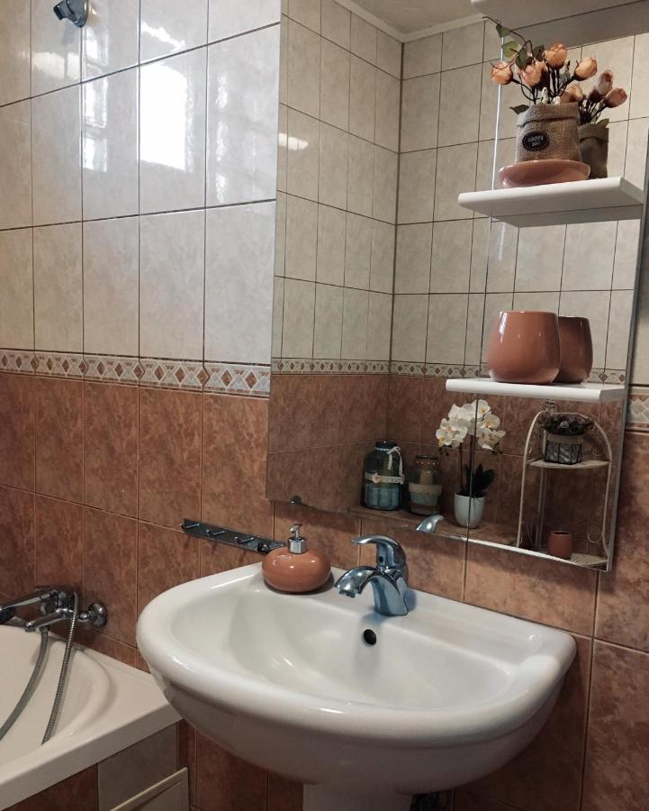 Kara Apartman Odorheiu Secuiesc Esterno foto