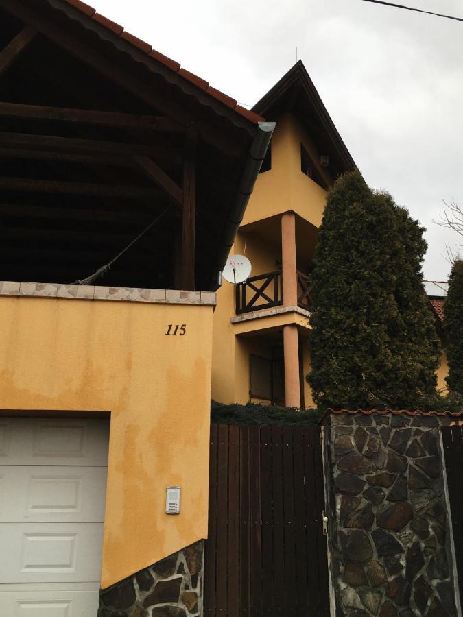 Kara Apartman Odorheiu Secuiesc Esterno foto